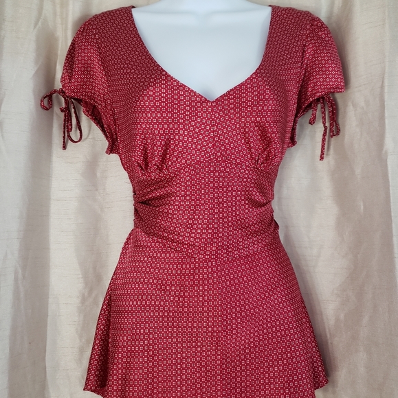 NWOT Express red geometric print silk  tie back blouse top Womens Medium - Picture 4 of 7